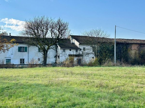 casa indipendente in vendita a Pasturana