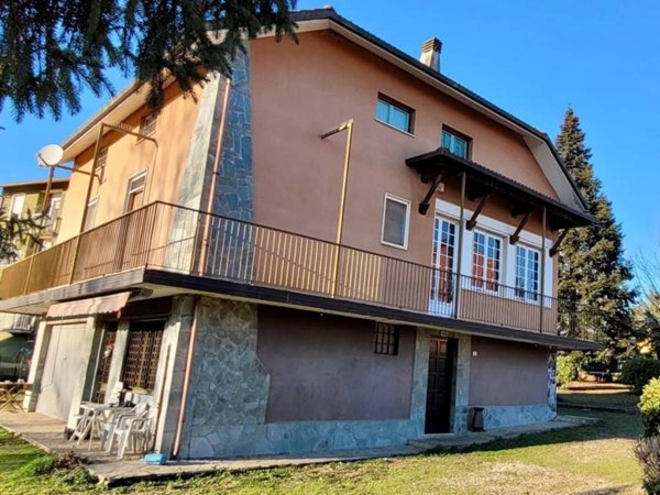 casa indipendente in vendita a Pasturana