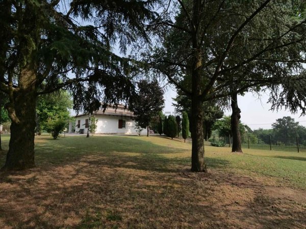 casa indipendente in vendita a Pasturana