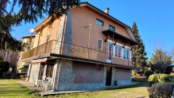 casa indipendente in vendita a Pasturana