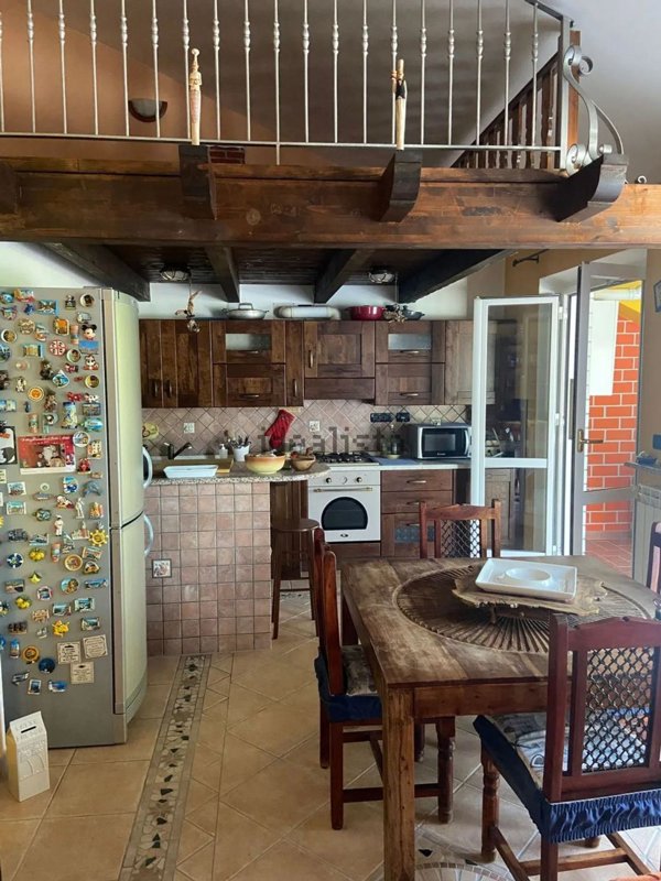 casa indipendente in vendita a Pasturana