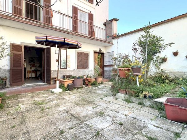 casa indipendente in vendita a Pasturana