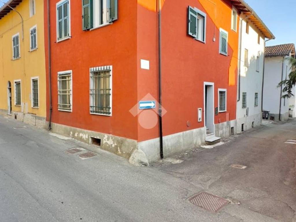 casa indipendente in vendita a Pasturana