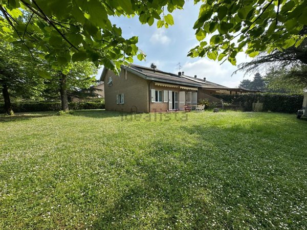 casa indipendente in vendita a Pasturana