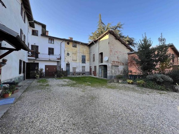 casa semindipendente in vendita a Pasturana