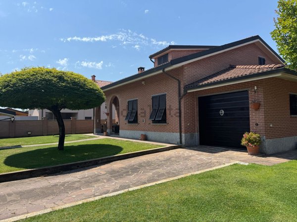 casa indipendente in vendita a Pasturana