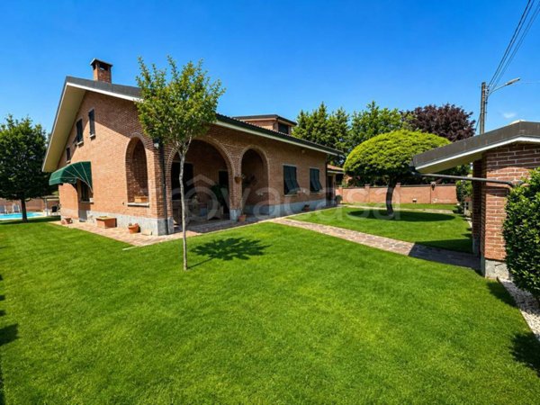 casa indipendente in vendita a Pasturana