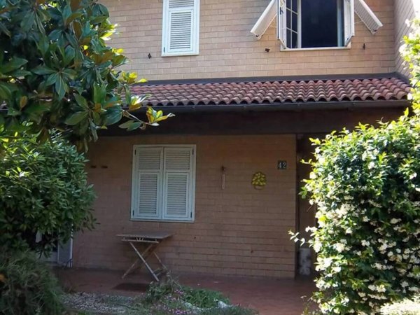casa indipendente in vendita a Pasturana