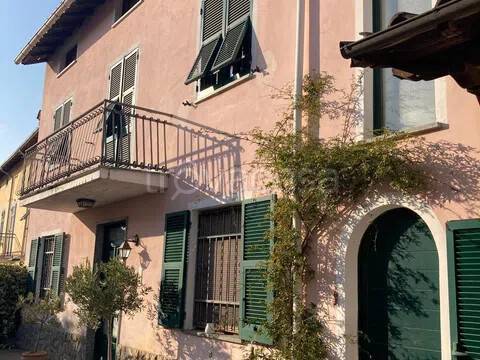 casa indipendente in vendita a Pasturana