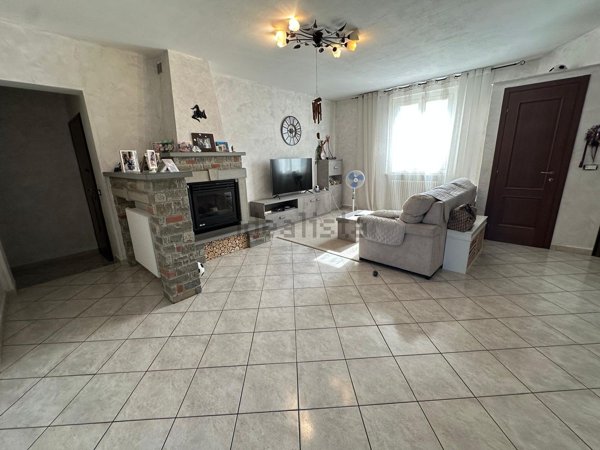 casa indipendente in vendita a Pasturana