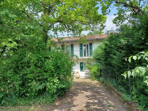 casa indipendente in vendita a Pasturana