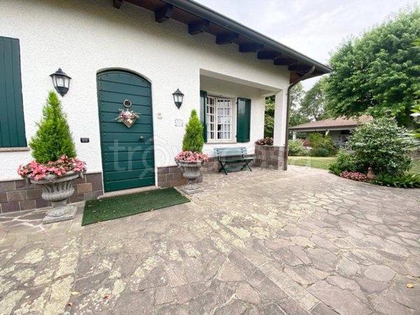 casa indipendente in vendita a Pasturana