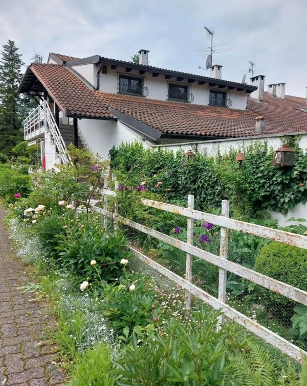 casa indipendente in vendita a Pasturana