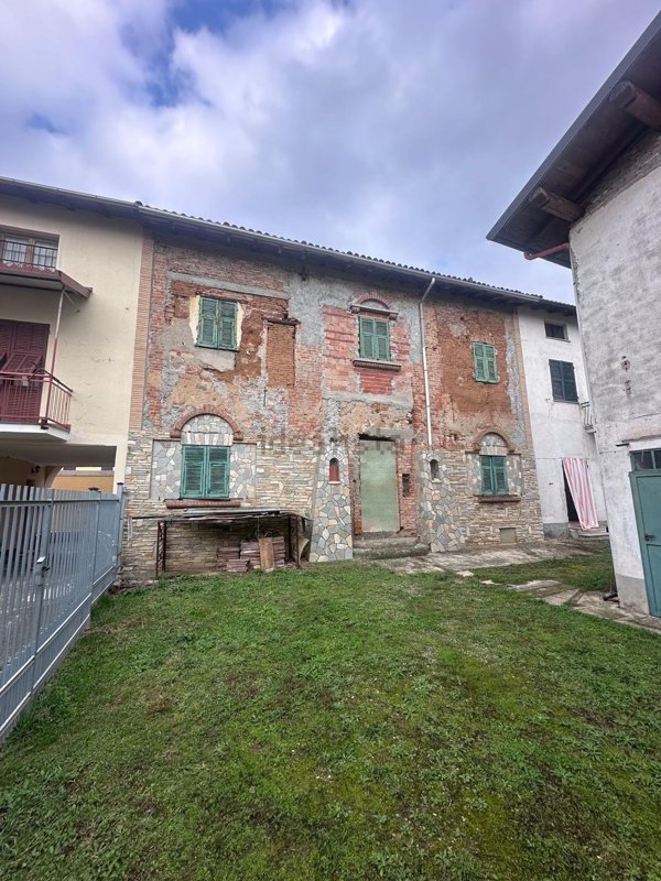 casa indipendente in vendita a Pasturana