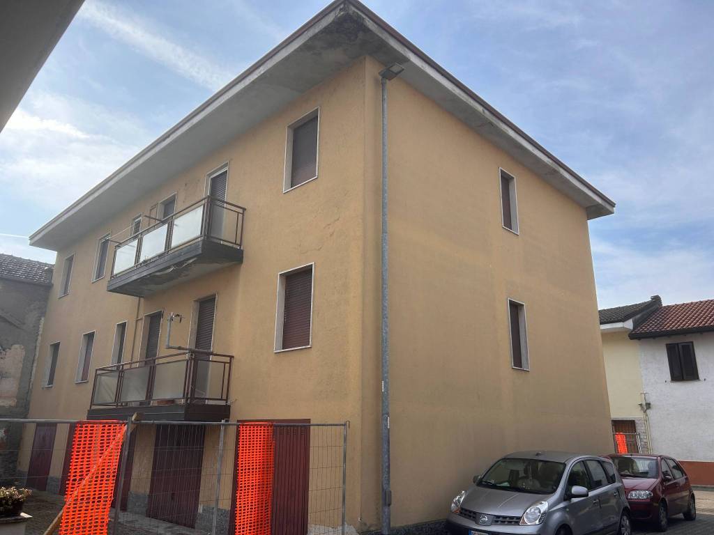 intera palazzina in vendita a Lodi Vecchio