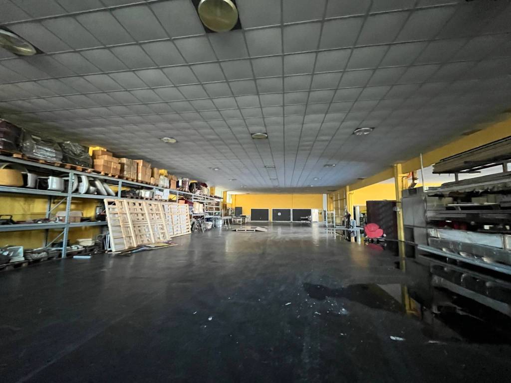locale commerciale in vendita a Lodi Vecchio