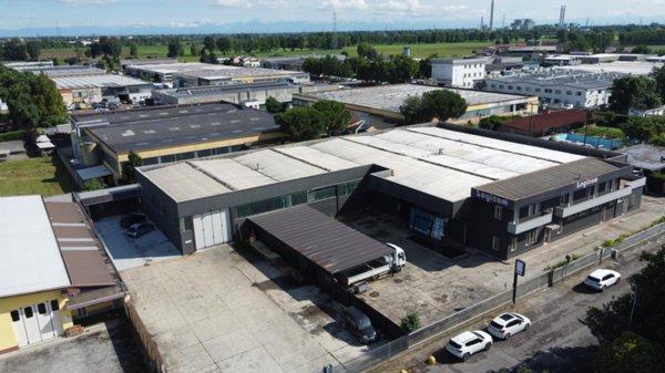 locale di sgombero in vendita a Lodi Vecchio