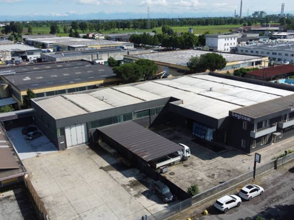 locale commerciale in vendita a Lodi Vecchio