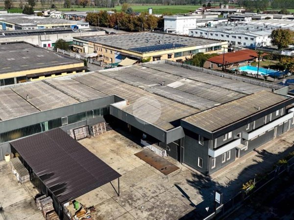 locale commerciale in vendita a Lodi Vecchio