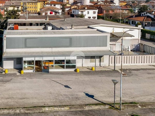 negozio in vendita a Lodi Vecchio