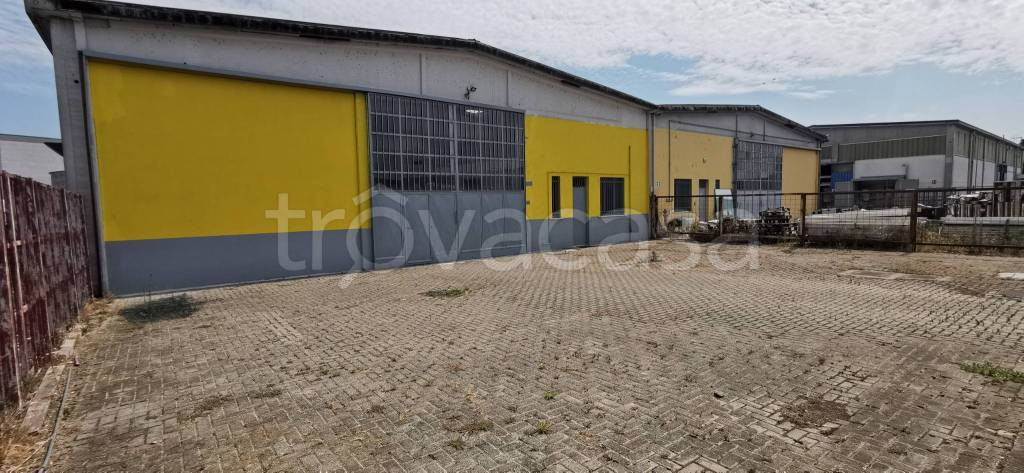 locale commerciale in vendita a Lodi Vecchio