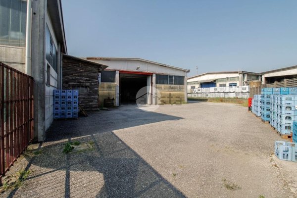 capannone in vendita a Lodi Vecchio