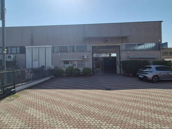 locale commerciale in vendita a Lodi Vecchio