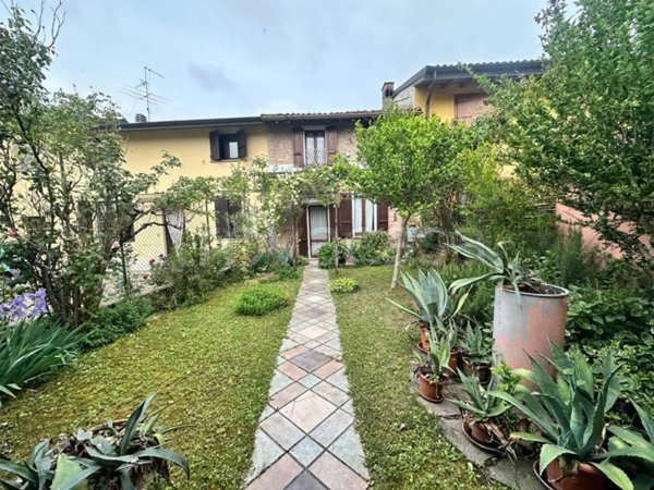 casa indipendente in vendita a Maccastorna