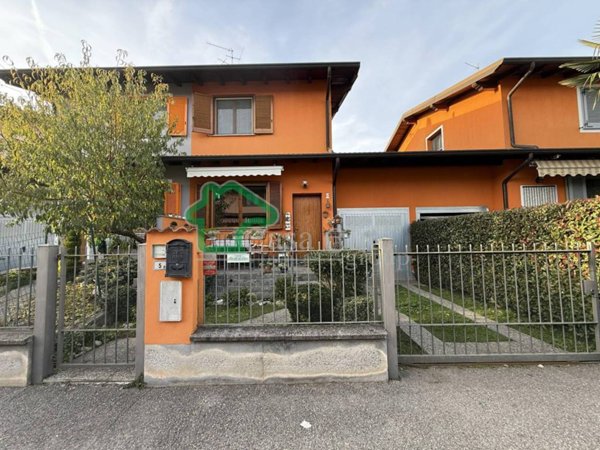 casa indipendente in vendita a Mairago in zona Basiasco