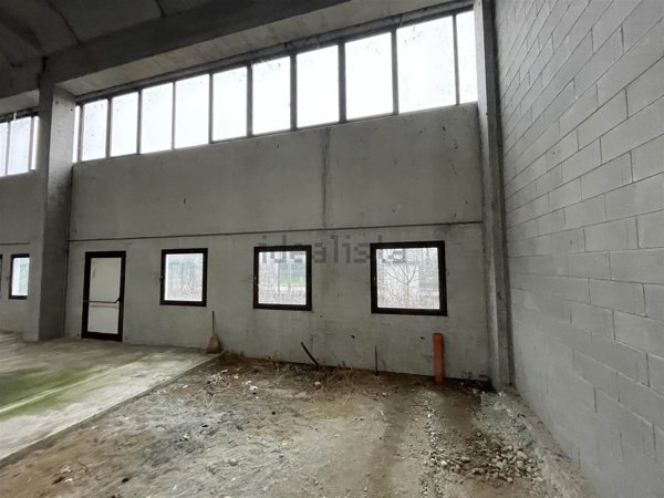 locale commerciale in vendita a Mairago