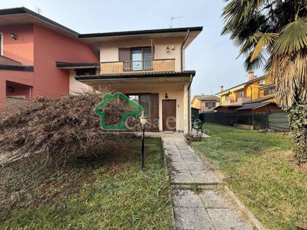 casa indipendente in vendita a Mairago in zona Basiasco