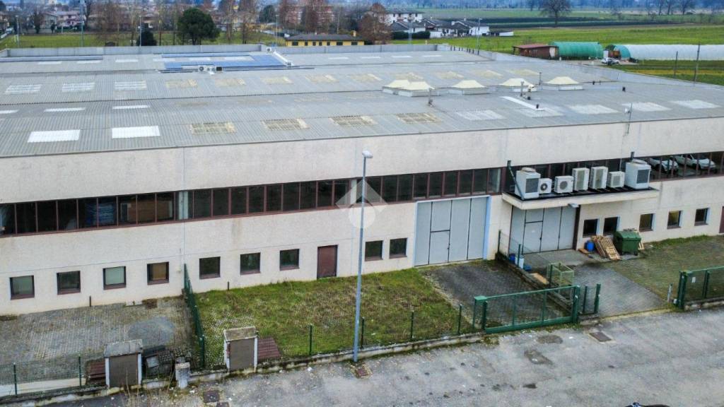 locale commerciale in vendita a Mairago