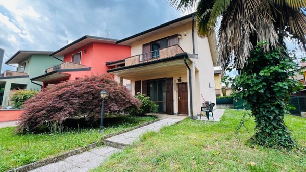 casa indipendente in vendita a Mairago in zona Basiasco