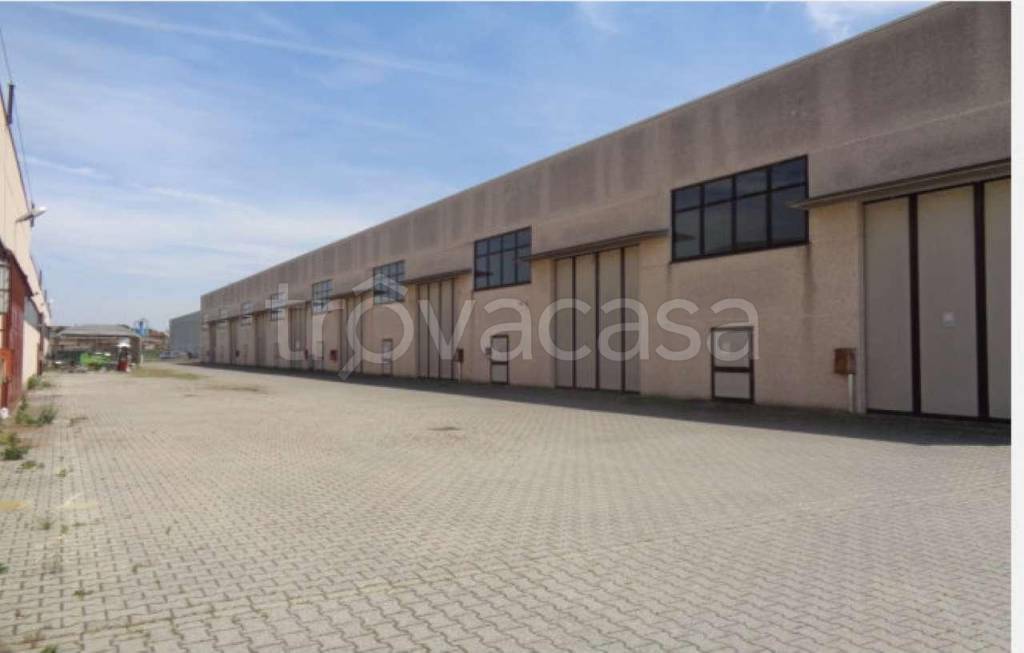 locale commerciale in vendita a Maleo