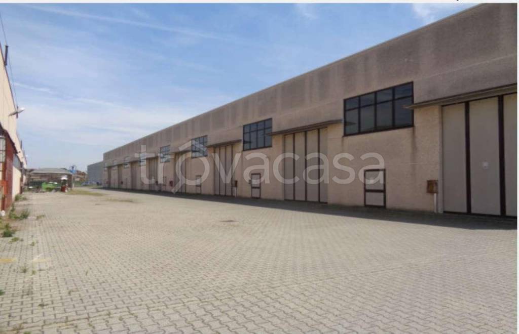 locale commerciale in vendita a Maleo