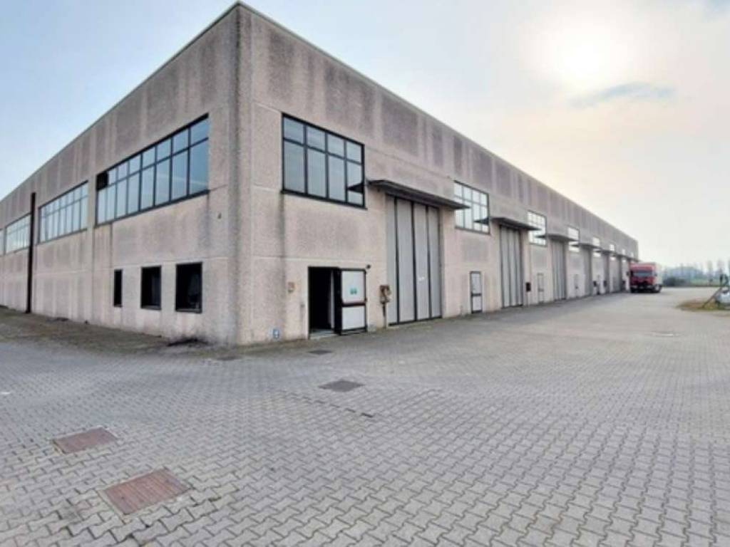 locale commerciale in vendita a Maleo