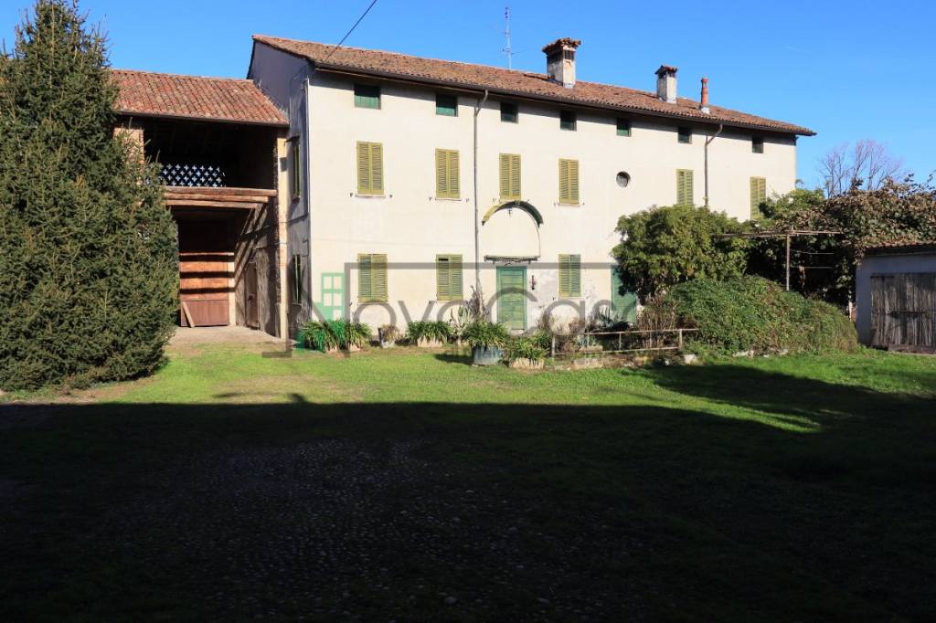 terreno edificabile in vendita a Maleo