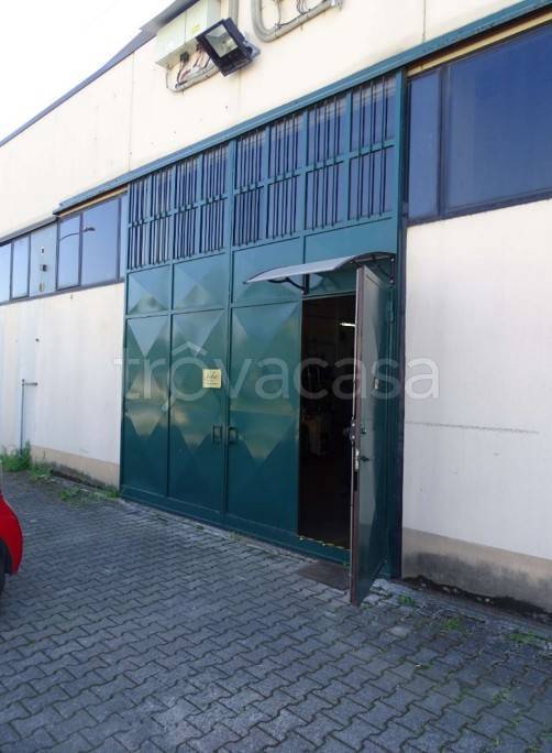 locale commerciale in vendita a Maleo