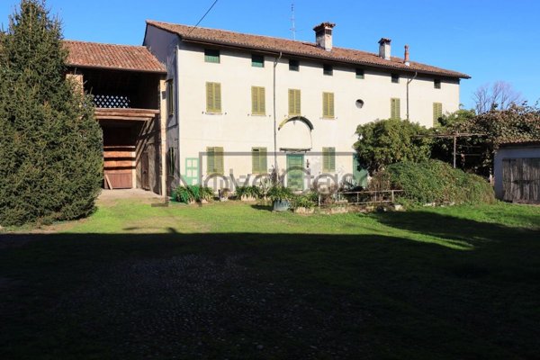 casale in vendita a Maleo