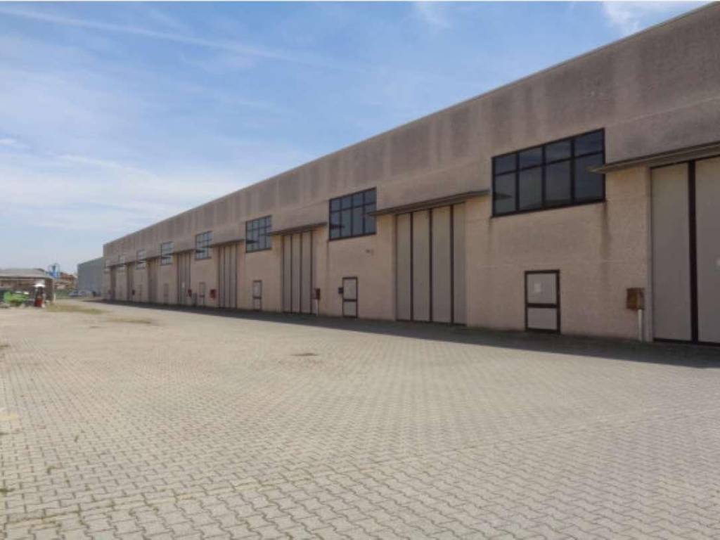 locale commerciale in vendita a Maleo