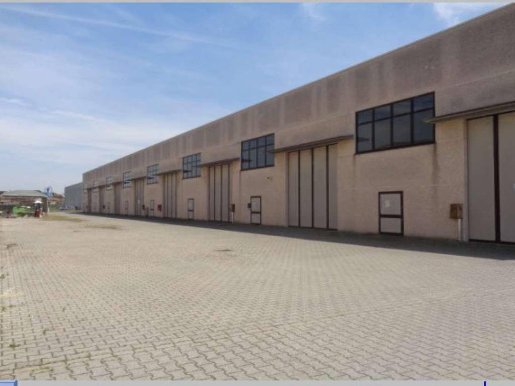 capannone in vendita a Maleo