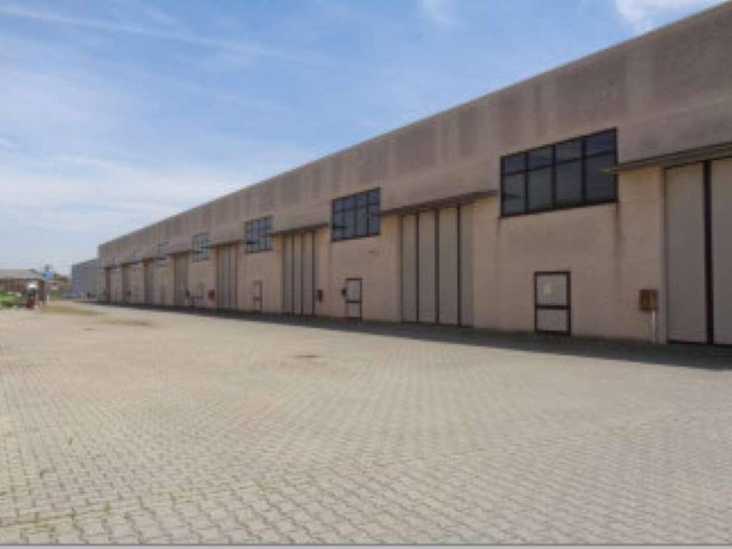 locale commerciale in vendita a Maleo