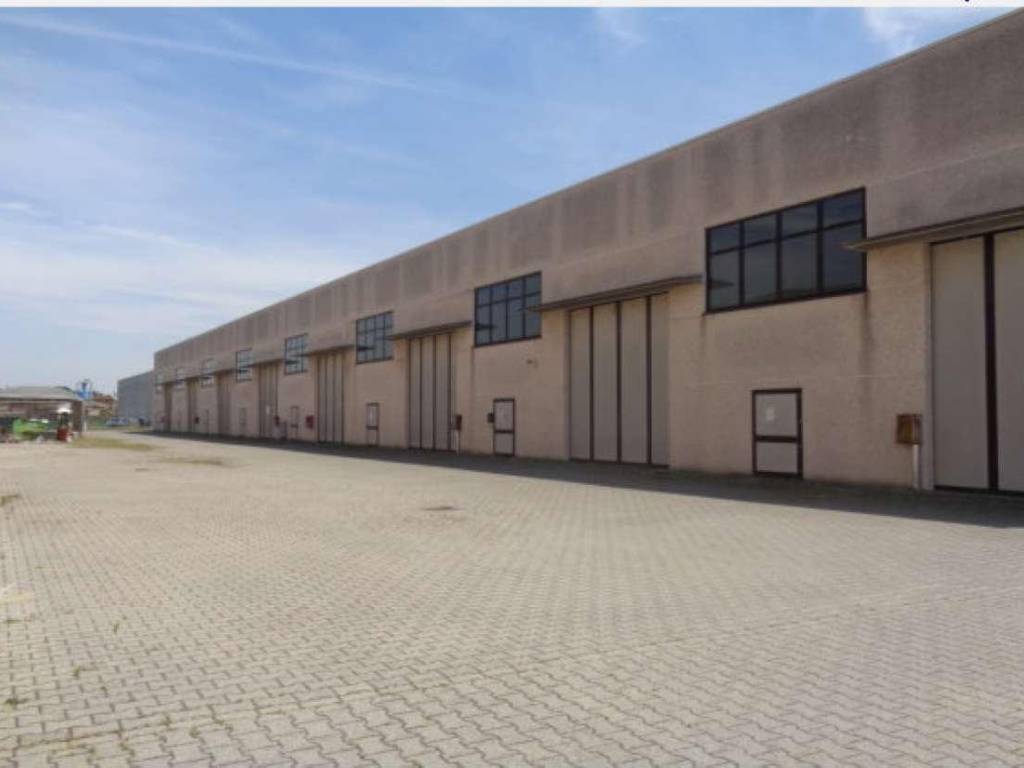 locale commerciale in vendita a Maleo