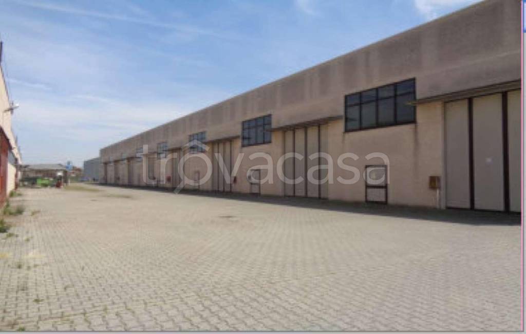 capannone in vendita a Maleo