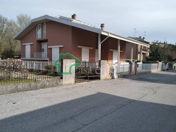 casa indipendente in vendita a Maleo