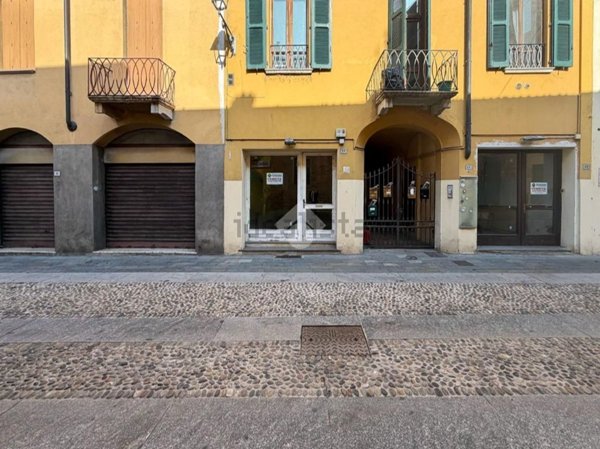 locale commerciale in vendita a Maleo