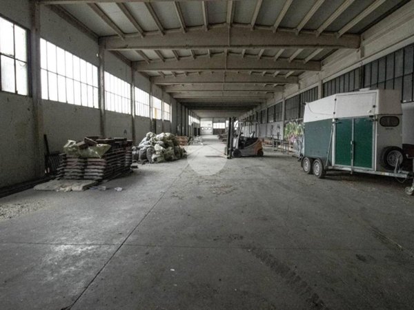 locale commerciale in vendita a Massalengo in zona Motta Vigana