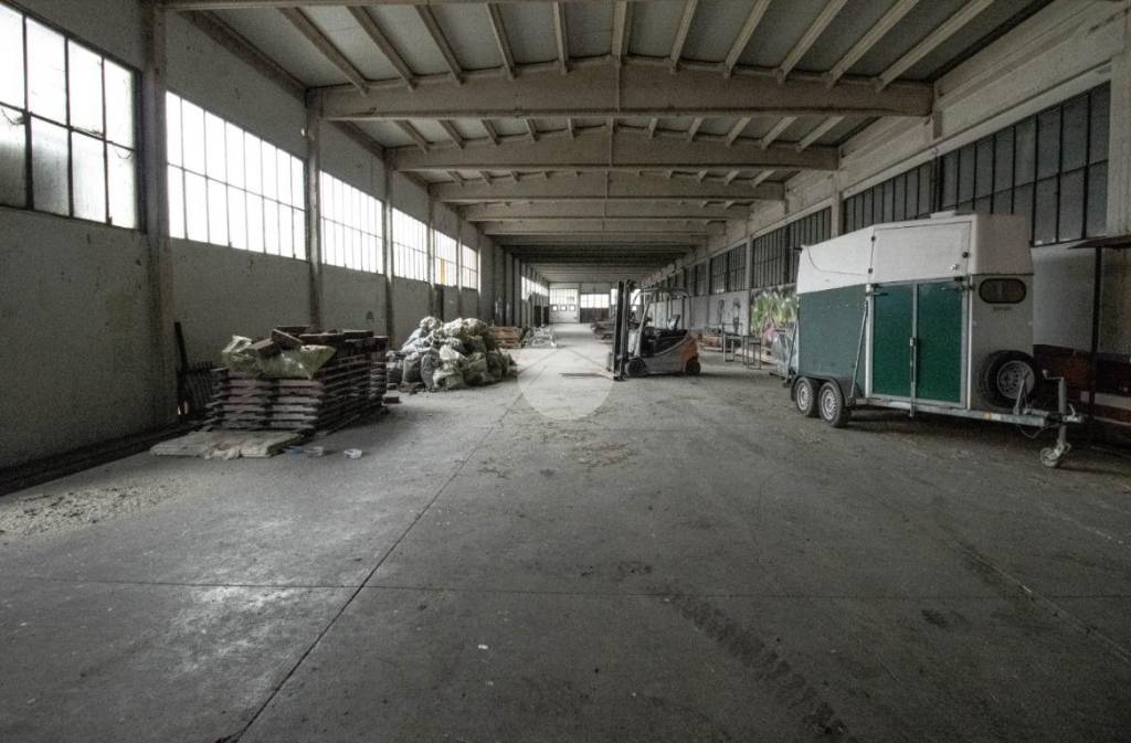 locale commerciale in vendita a Massalengo in zona Motta Vigana