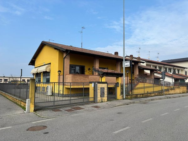 negozio in vendita a Massalengo in zona Motta Vigana