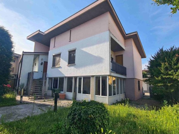 casa indipendente in vendita a Massalengo in zona Motta Vigana